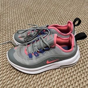 Nike girls tennis shoes